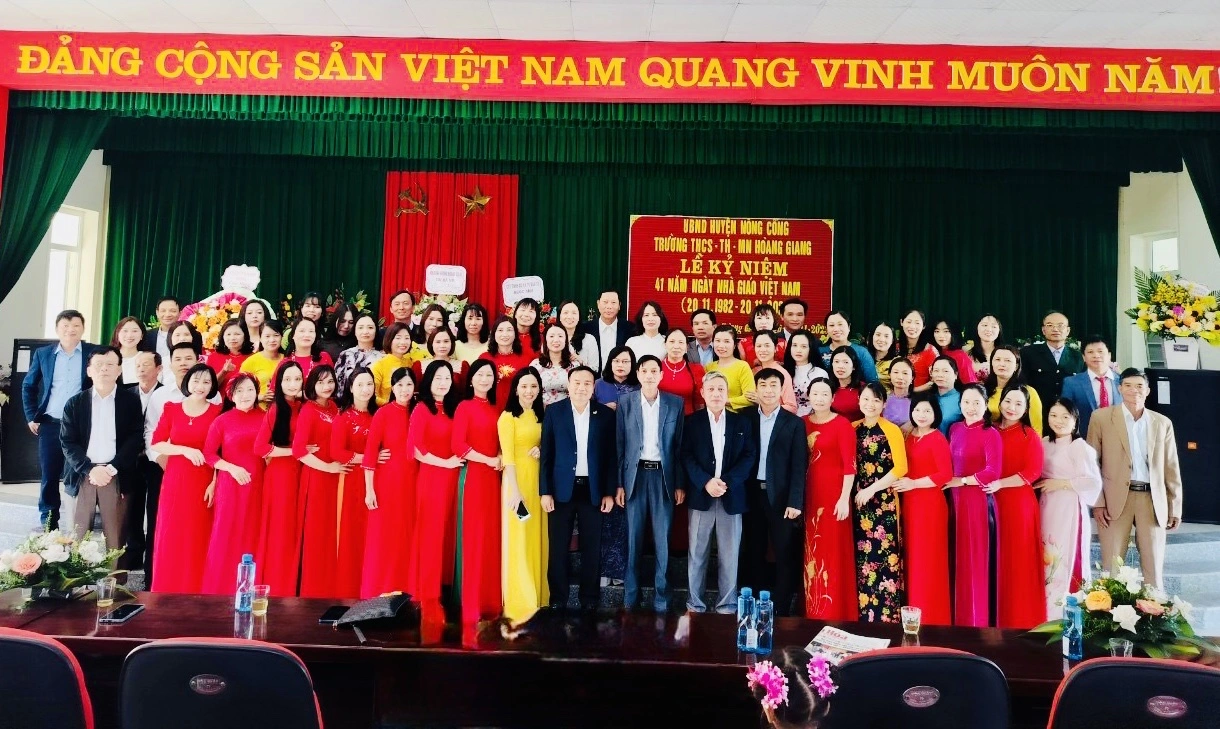 Công ty CP Secpentin và Phân bón Thanh Hóa dự lễ kỷ niệm 41 năm ngày Nhà giáo Việt Nam (20/11/1982-20/11/2023)