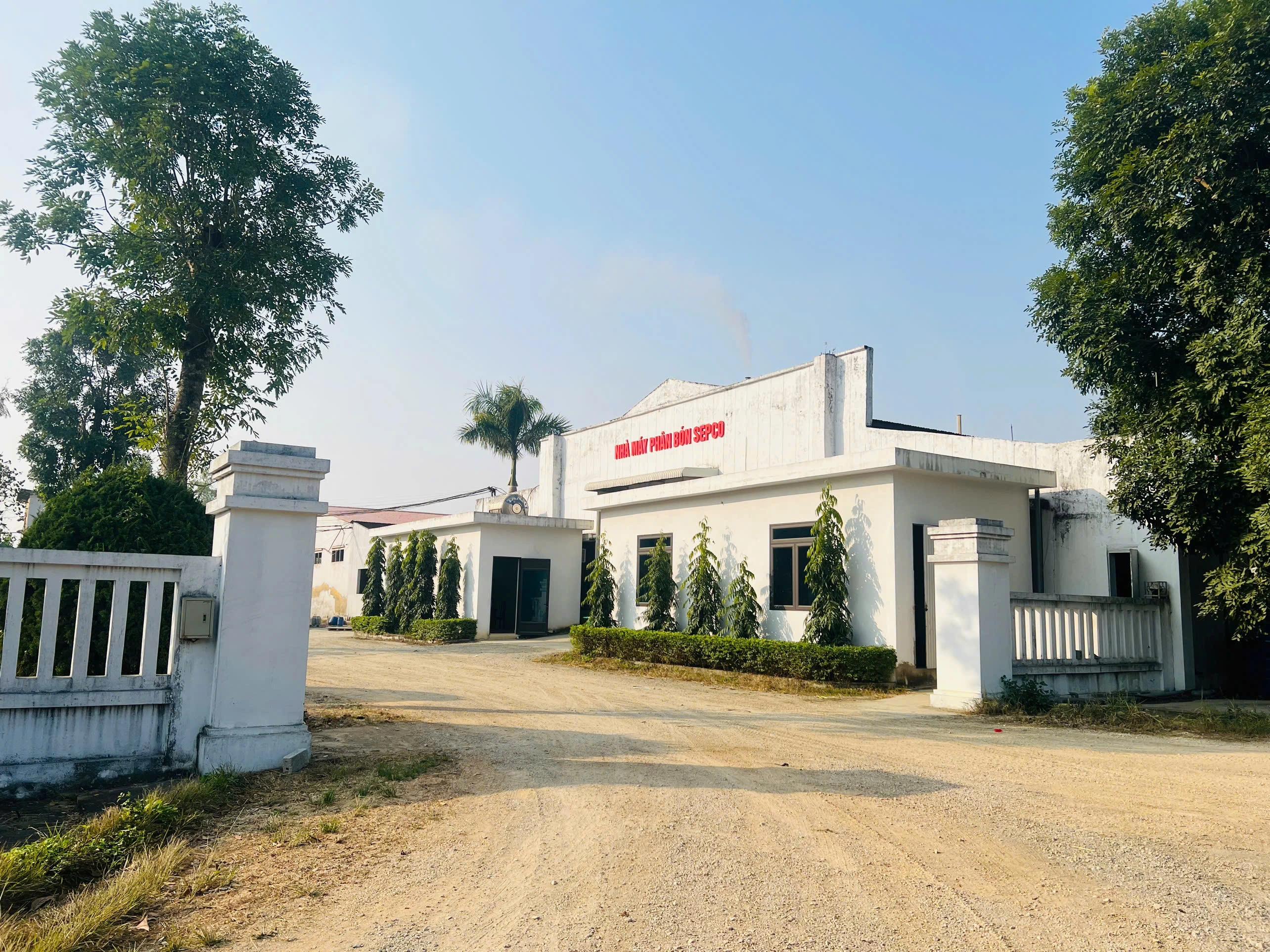 Nhà máy phân bón